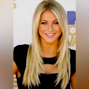 BY BUCKLE BLACK SILK TOP WITH CHOCKER AND TWIST IN FRONT!❤️